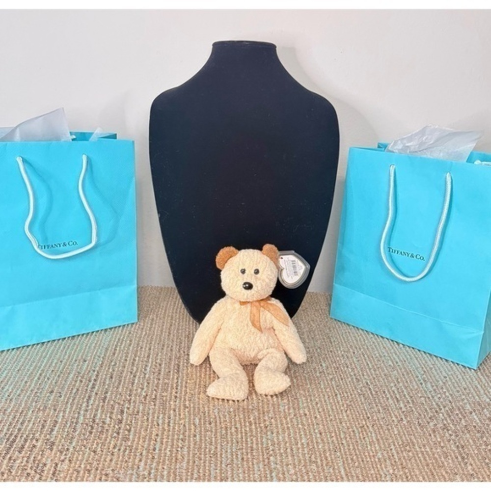 🌸Vintage TY Beanie Babies - Huggy Bear - Tag Protector Attached. 💛🤎